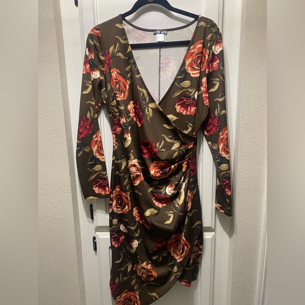 NEW - Venus, Dress (Size Large)
